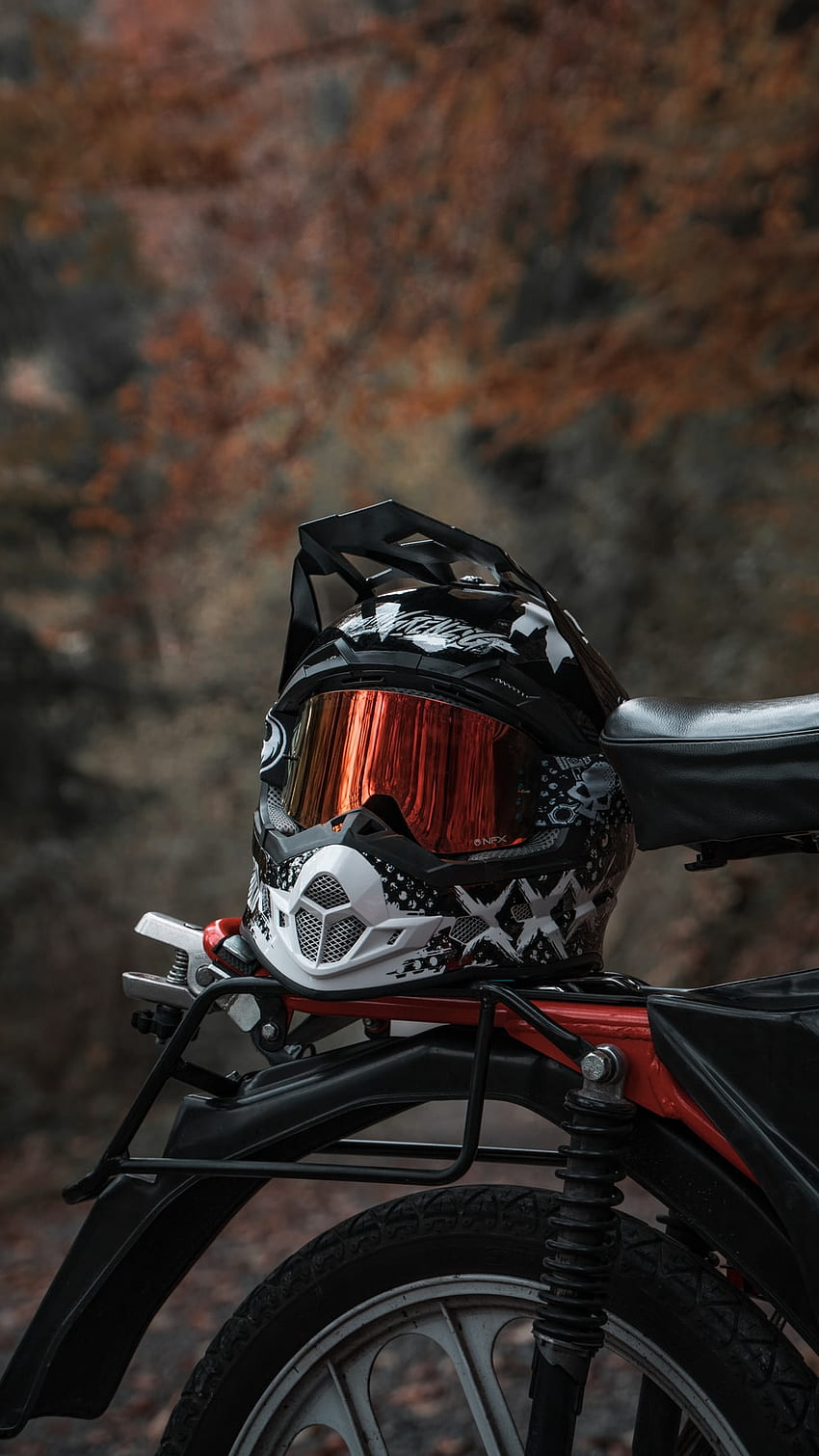 man riding on black and green motocross dirt bike â Helmet HD phone wallpaper